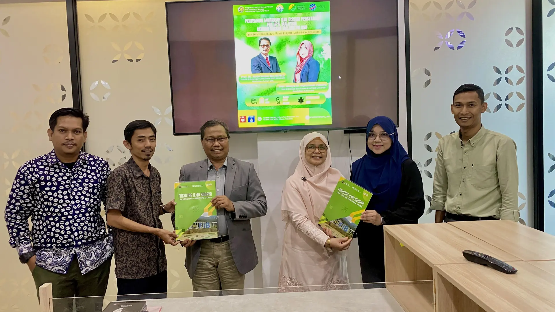 Pertemuan Muhibbah dan Diskusi Pensyarah Fakulti Bahasa dan Komunikasi Universiti Pendidikan Sultan Idris Malaysia dengan Sastra Melayu FIB USU